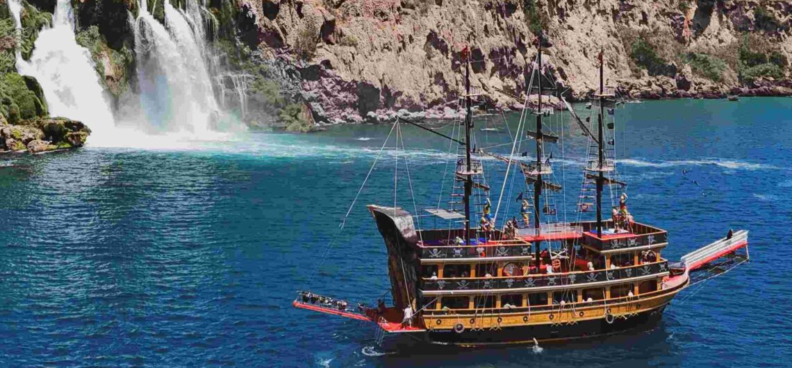 Düden Şelalesii Korsan Tekne Turu